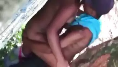 Village voyeur caught on mms video of Desi lovers caught fucking outdoor