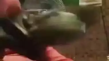 Kinky video of sexy Desi slut giving a XXX blowjob to the guy close-up