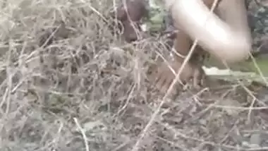 Randi Desi MILF has craving vagina humped by XXX man in the field