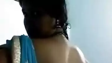 Husband is out of town so Desi girl can demonstrate sexy body parts