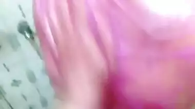 Nangi saali ka color Holi ke baad bathroom me chutaya