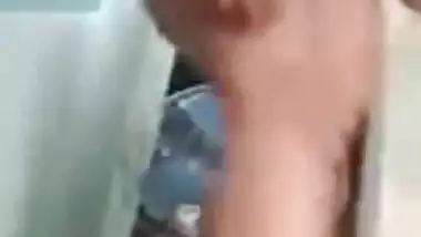 Eye-catching Desi girl talks to man who pays to see XXX body parts