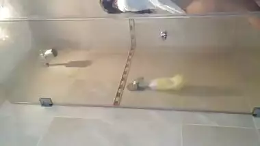 Solo XXX video of adorable Desi girl relaxing fully naked in shower