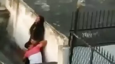 Peeping Tom makes XXX video of horny dude licking Desi gal's pussy