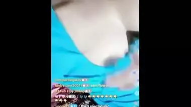 Desi babe makes her XXX hooters with dark nipples public in sex broadcast