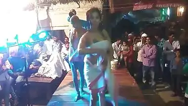 Arkestra Bhojpuri Dance 2020 Super Hot Open Dance Full Hot Sexy HD Dance Ayega Maza Barsat Ka