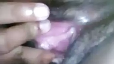 Chubby Indian village XXX girl plays with her pink pussy on selfie cam MMS