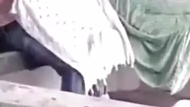 Indian girl in saree caught giving outdoor BJ to lover in Desi mms video