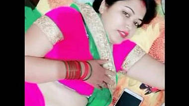 Bubbly Delhi Housewife Bhabhi Disha Roy Bubbly Navel And Cleavage ...