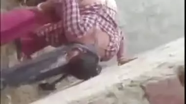 Desi aunty fucking in the outdoor - her got caught and made mms porn