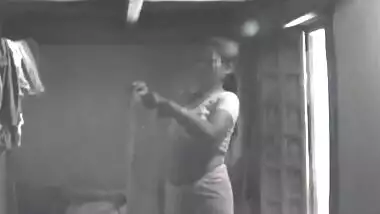 CCTV footage of village aunty changing saree