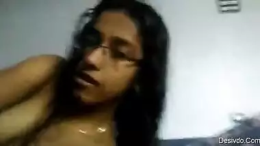 Tamil Married Bhabhi Showing Her Boobs in Vidio Call for X Boyfriend