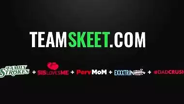 Big tits blonde MILF Janna Hicks suddenly feels horny while cleaning the windows with her huge tits