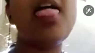 Gujrati Desi XXX whore showing her huge boobs and pussy on cam
