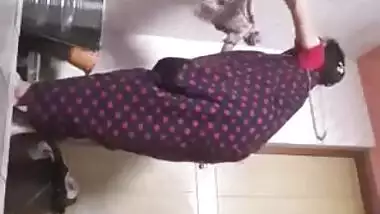 Desi slut doesn't see the XXX camera filming her in the nude in shower