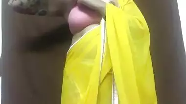 Hot sexy indian milf have milky boobs who wants to suck - Desi XXX