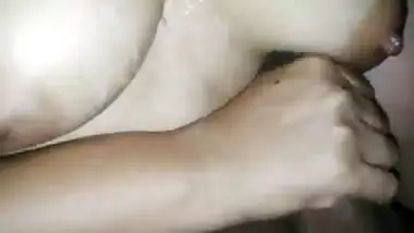 Desi wife Pankhuri made a guy cum with handjob