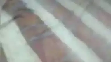 Guy lifts his GF’s salwar and fucks her cunt in dehati sex