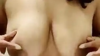 Desi hot lucking tamil girl showing her big boobs