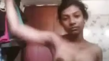 Video of Indian mom who tries to make online friend cum with boobs