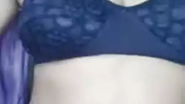 Stripchat young bhabhi showing topless body for money