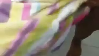 Desi housewife flashes body in amateur porn video after taking a shower