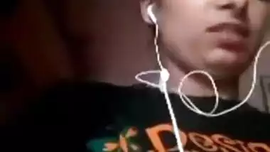 Today Exclusive -desi Bhabhi Shows Her Boobs