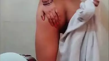 Desi Indian Bhabhi Caught In My Camera When She Was Rubbing And Washing Her Pussy