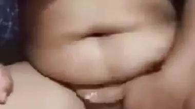 Chubby wife fingering pussy with viral video call chat