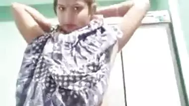 Desi deletes her XXX outfit to flash sex body parts and get changed