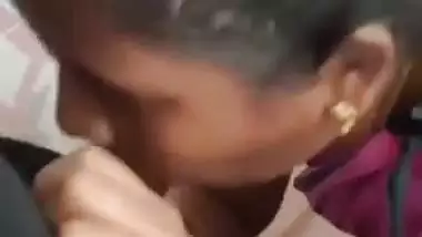 Tamil aunty lifts blouse and shows boobs before blowjob