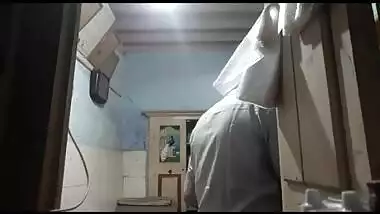 Desi teen comes to a XXX doctor who has sex with her in his office