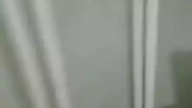 hot girl fingring in public toilet