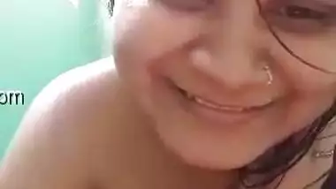 Stacked Desi girl not shy to pose naked after relax in XXX shower