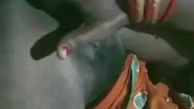 Whore gets it on with fingers in XXX close-up Desi video being
