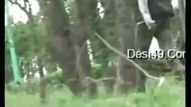 Desi mms evidence of Indian lovers caught making out outdoor in park