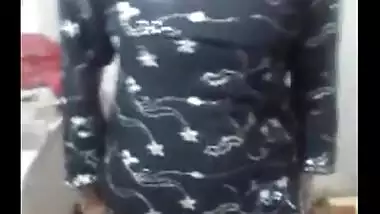 Desi sex videos of an amateur girl letting her uncle enjoy her sexy figure