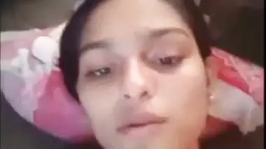 Pretty Desi college girl exposes her tits and shaved cunt on XXX cam