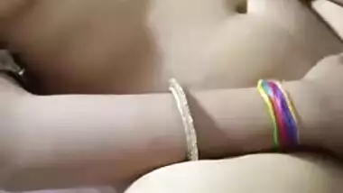 Nasty husband recording his Desi XXX wife’s nude body on camera MMS