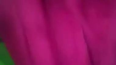 Desi bhabi fingering pussy