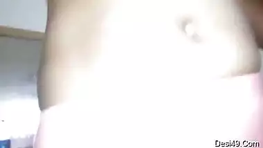 Not every Indian woman agrees to show pussy so this one deserves respect