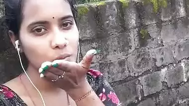 Today Exclusive- Sexy Desi Bhabhi Showing Her Boob And Pussy On Video Call