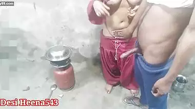 The brother-in-law, who is cooking food in the kitchen, was stunned by the brother-in-law in a clean voice