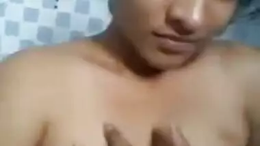 Boyfriend bored Desi teen so she wanted to experiment exposing XXX tits