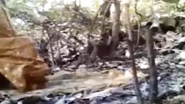 Sexy delhi girl tight pussy outdoor fuck