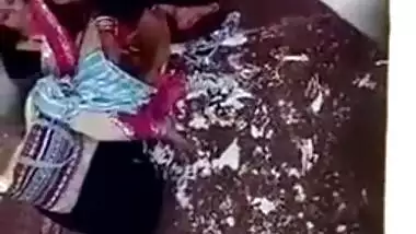 Mature bhabhi outdoor pussy fingering by lover