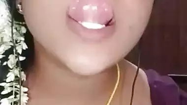 Telugu Chamet girl shows big laddoos on live chat