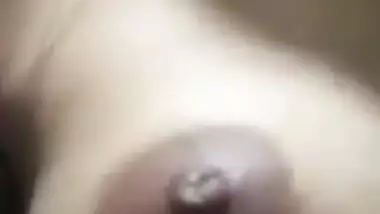 Eye-candy camgirl of Desi origin shows XXX parts at every opportunity