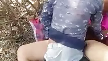 Indian outdoor sex video in Bangalore captured and exposed by friend