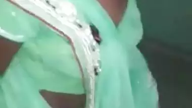 XXX whore in green sari can't hide from client who films her vagina